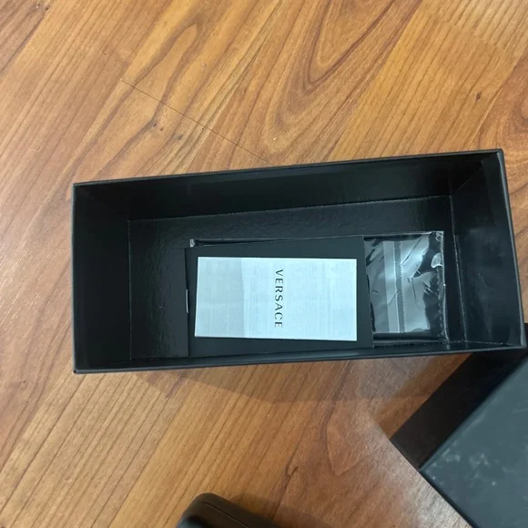 Authentic Versace sunglasses - Picture 4 of 5